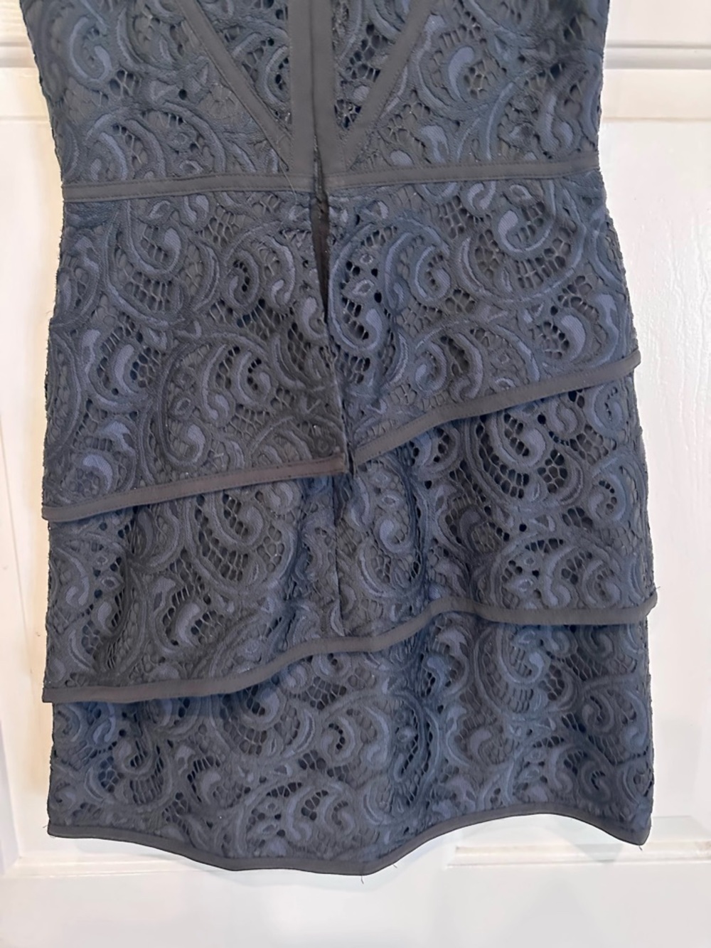 BCBGMAXAZRIA Navy Lace Dress Asymmetrical Tiered Illusion Neck Size 0 Whimsygoth - Picture 10 of 12